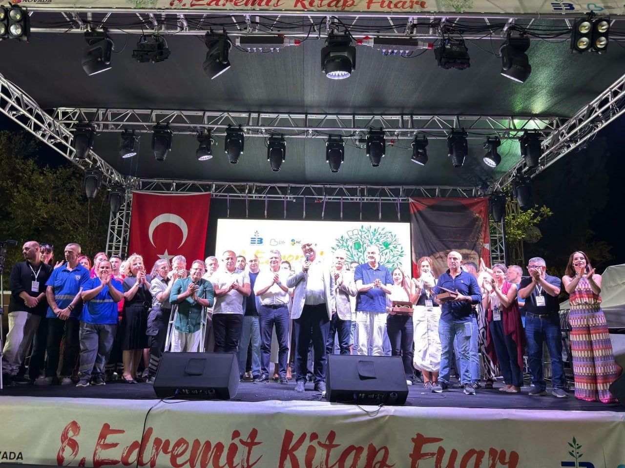 EDREMİT BELEDİYESİ TARAFINDAN "ÖLMEZ AĞACIN GÖLGESİNDE KİTAP" TEMASIYLA DÜZENLENEN 8. EDREMİT...
