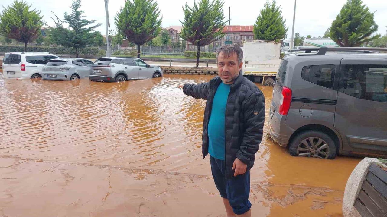 RİZE’NİN İYİDERE İLÇESİNDE DÜN GECE ETKİLİ OLAN YAĞIŞLAR SONRASINDA TAŞAN DERELERİN GETİRDİĞİ SEL...