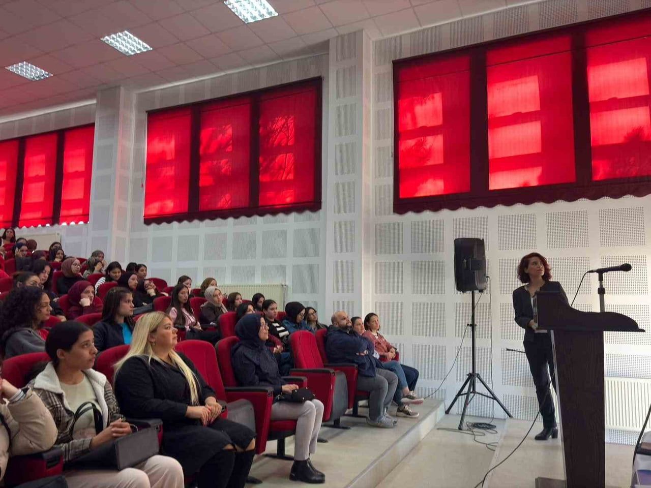 EMET MYO’DA "SAYGILI YAŞAM VE GÜVENLİ İLİŞKİLER" EĞİTİMİ DÜZENLENDİ