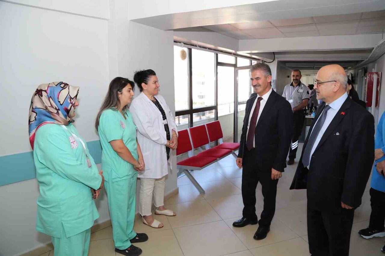 ERZURUM İL SAĞLIK MÜDÜRÜ DR. ÖĞR. ÜYESİ MEHMET MERAL, GÖREVE BAŞLAMASININ ARDINDAN SAHA...