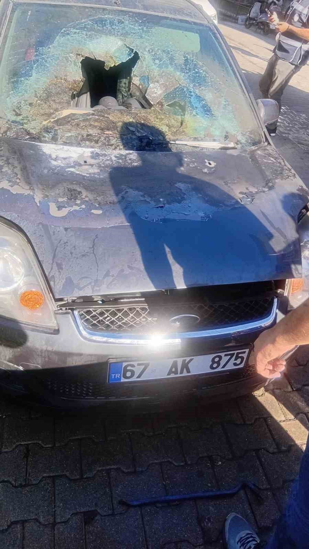 ZONGULDAK(İHA)-ZONGULDAK’TA KAPUZ CADDESİ ÜZERİNDE PARK HALİNDEKİ OTOMOBİL YANGINDA KULLANILMAZ...