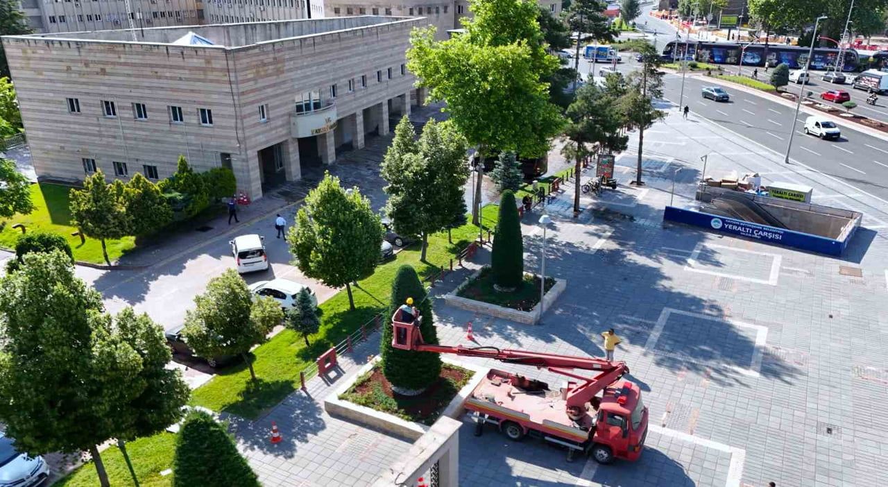KAYSERİ BÜYÜKŞEHİR BELEDİYESİ, KENT GENELİNDEKİ PARK, BAHÇE, MEYDAN, REFÜJ VE YEŞİL ALANLARDA SÜS...