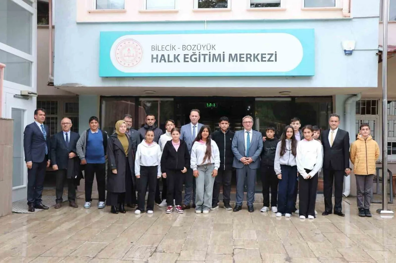 BİLECİK'İN BOZÜYÜK İLÇESİNDE KAYMAKAM AHMET NACİ HELVACI, LİSELERE GEÇİŞ SİSTEMİ (LGS)...