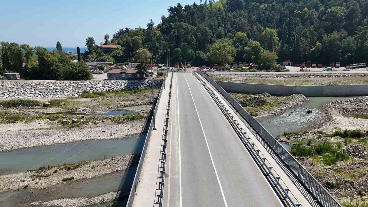 SEL SIRASINDA İŞ YERLERİ TAMAMEN YIKILAN SANAYİ ESNAFI İÇİN YENİ DÜKKANLAR YAPILIRKEN, ESNAF...