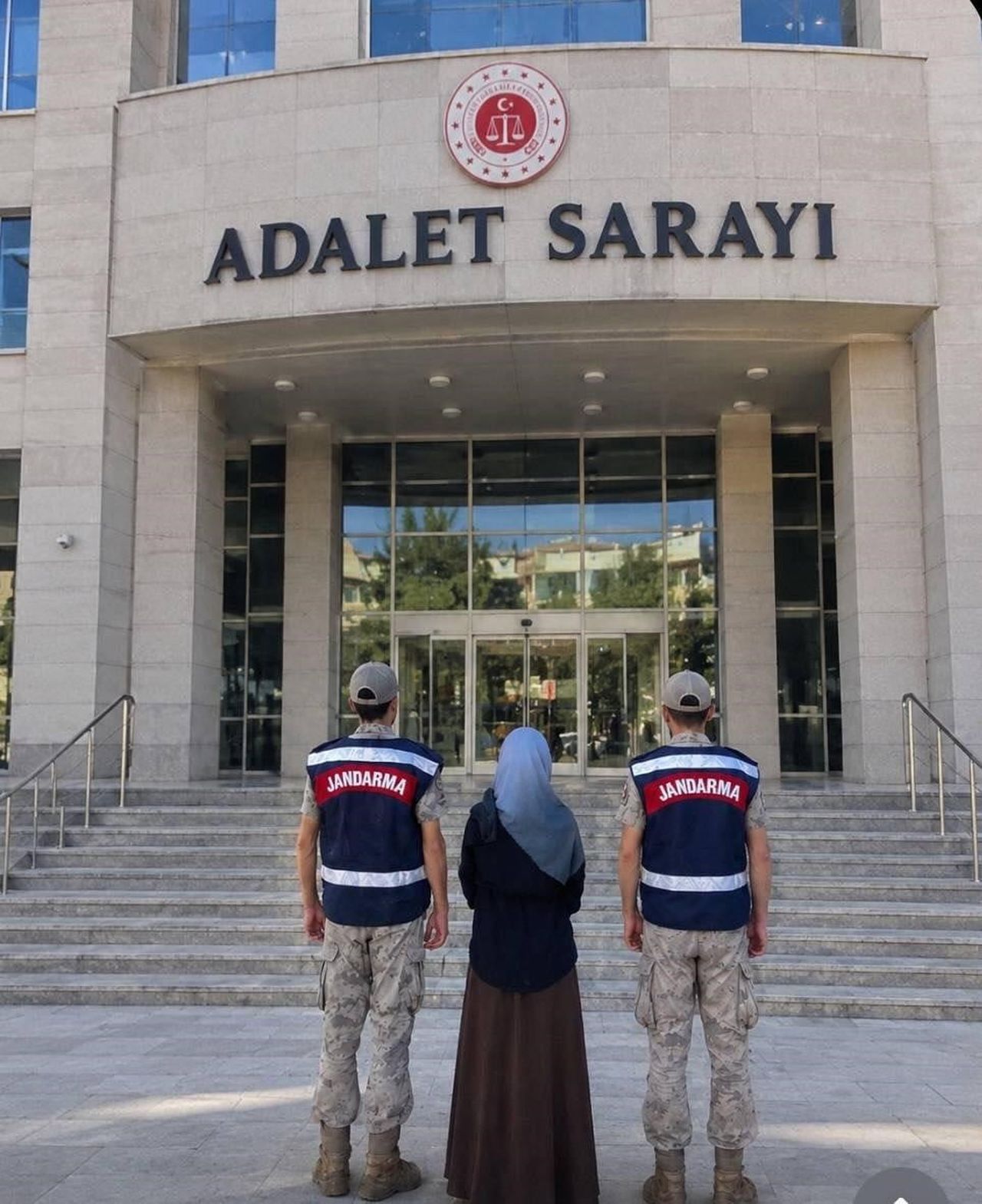 HIRSIZLIK SUÇUNDAN CEZASI BULUNAN KADIN YAKALANDI