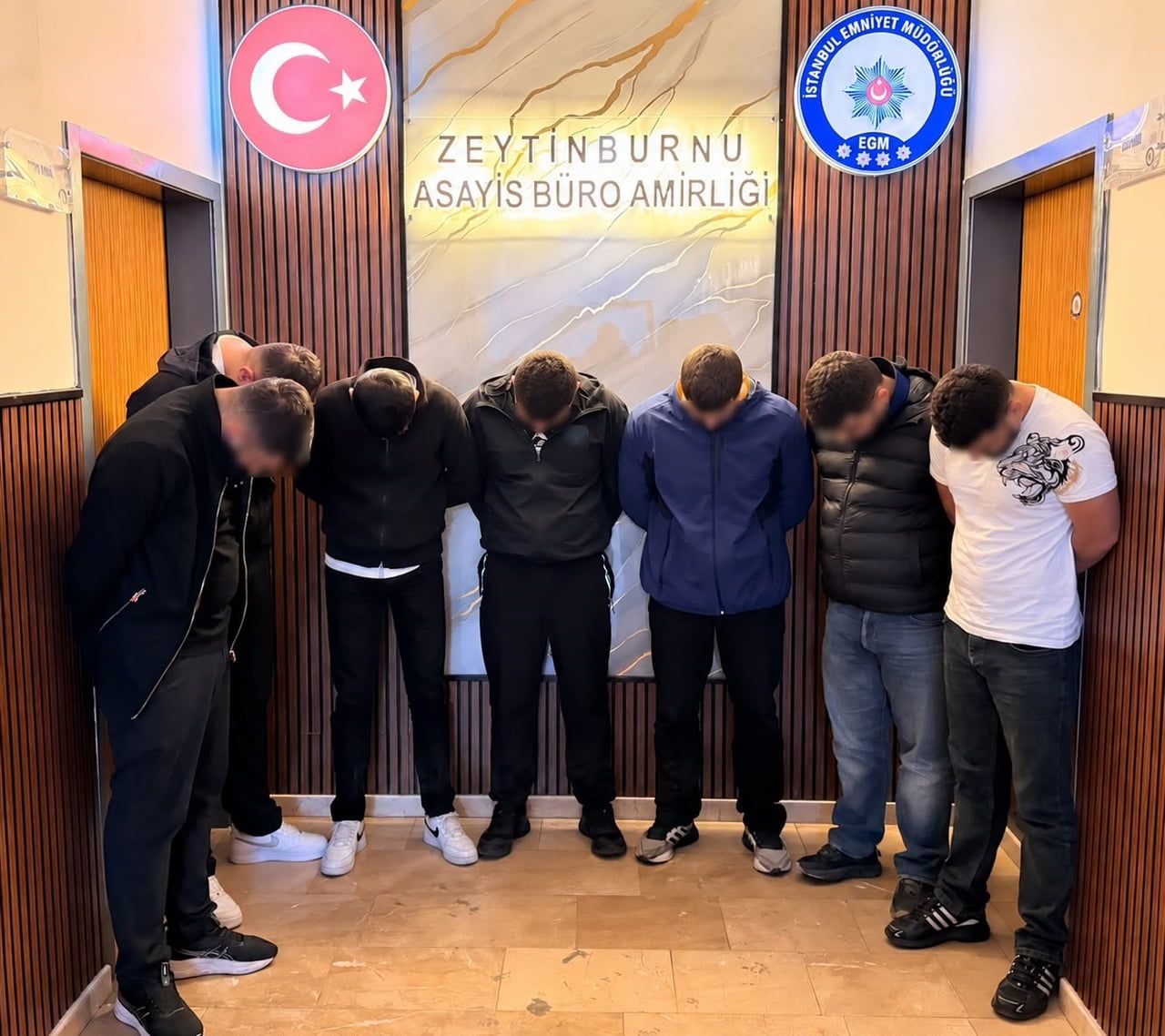İSTANBUL ZEYTİNBURNU’NDA İKİ AYRI SİLAHLI OLAYA İLİŞKİN DÜZENLENEN EŞ ZAMANLI OPERASYONLARDA 6...