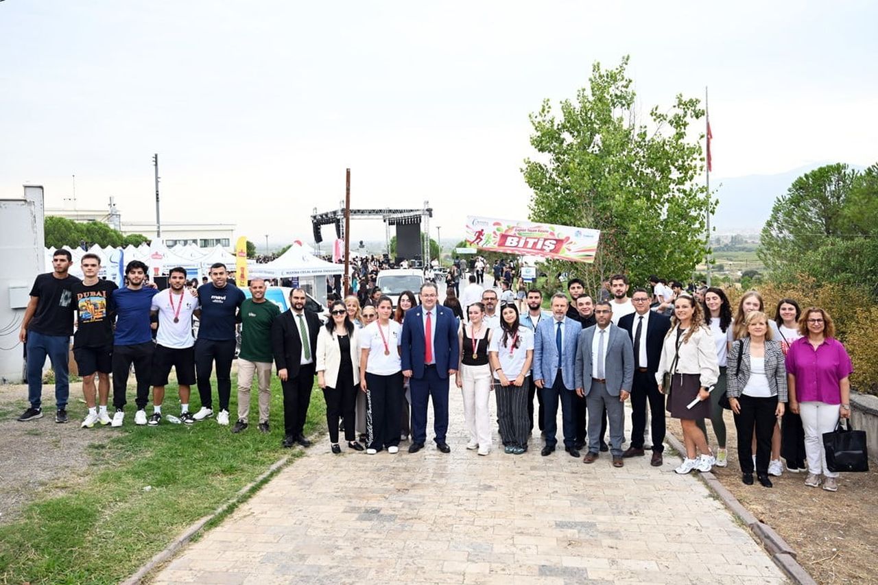 MANİSA CELAL BAYAR ÜNİVERSİTESİ’NDE 2026-2027 AKADEMİK YILININ BAŞLAMASI DOLAYISIYLA DÜZENLENEN...