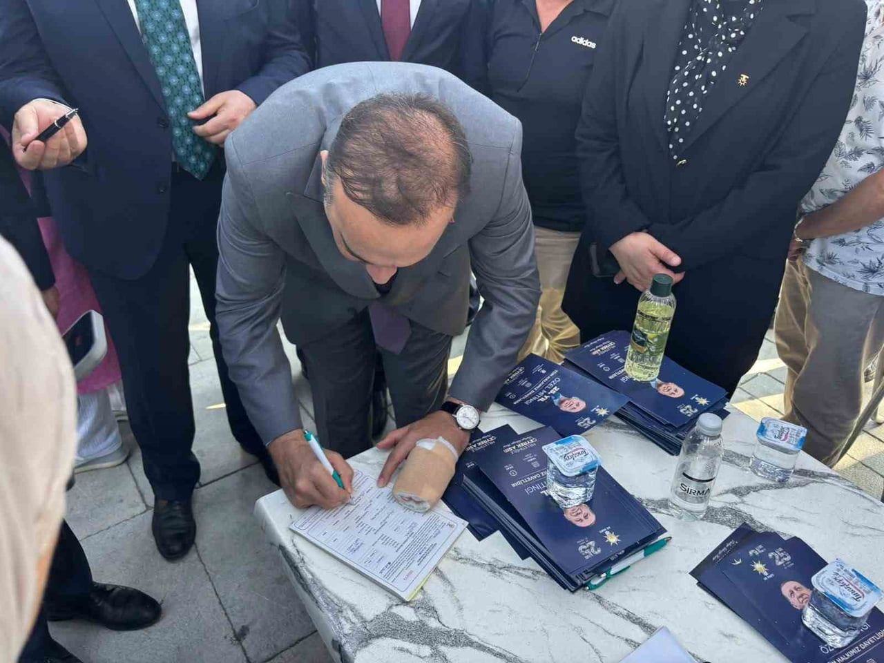 SANAYİ VE TEKNOLOJİ BAKANI MEHMET FATİH KACIR, PARTİSİNİN İL BAŞKANLIĞI TARAFINDAN AÇILAN STANDI...