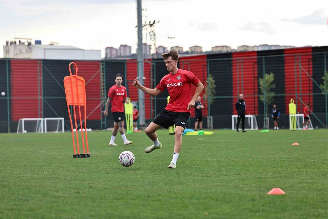 TRENDYOL SÜPER LİG 3. HAFTASINDA BEŞİKTAŞ'A KONUK OLACAK OLAN ÇORUM FK, YAPTIĞI ANTRENMANLA...
