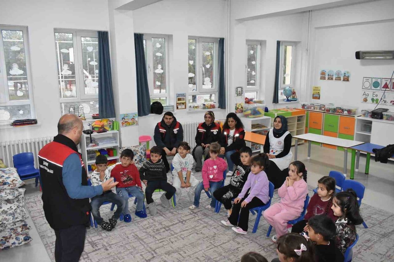 ARPALI'DA ÖĞRENCİLERE GIDA İSRAFI VE SAĞLIKLI BESLENME EĞİTİMİ VERİLDİ