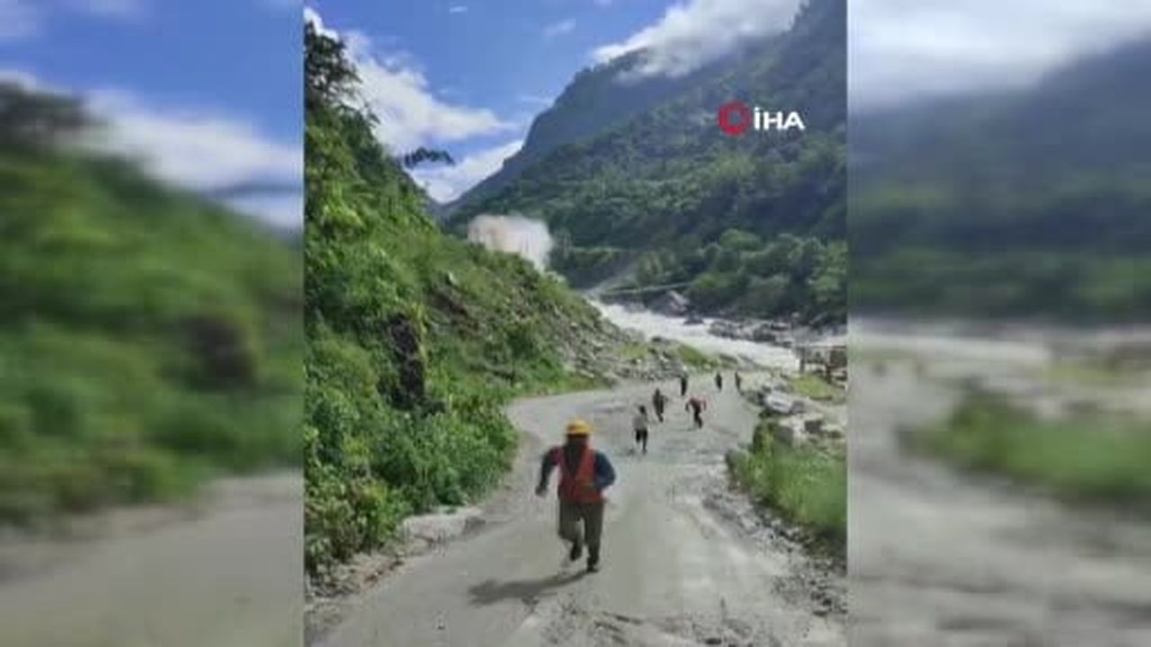 Nepal'in Çin sınırındaki Bhotekoshi Nehri'nde meydana gelen sel felaketinde hayatını kaybedenlerin...