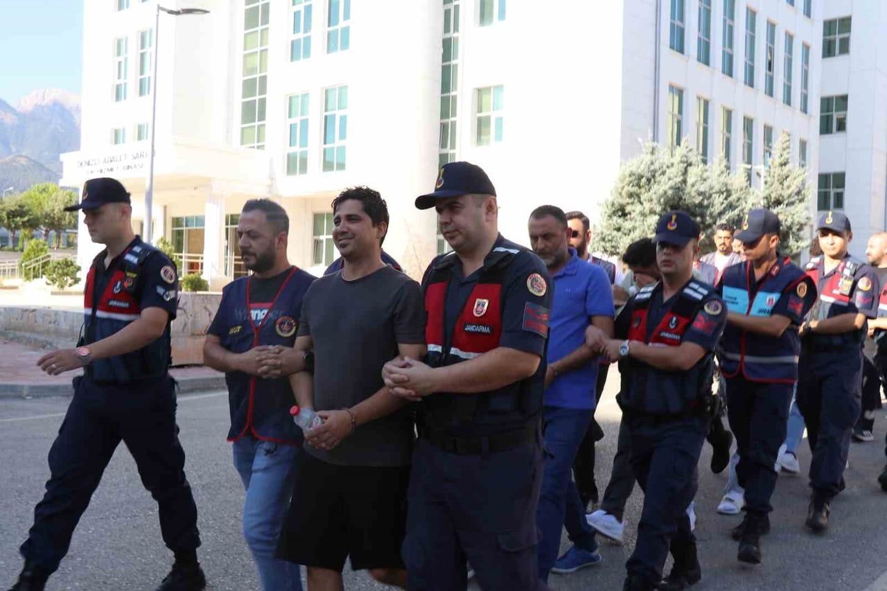 GÖZALTINA ALINAN 7 ŞÜPHELİ ÇIKARILDIKLARI MAHKEMECE TUTUKLANDI