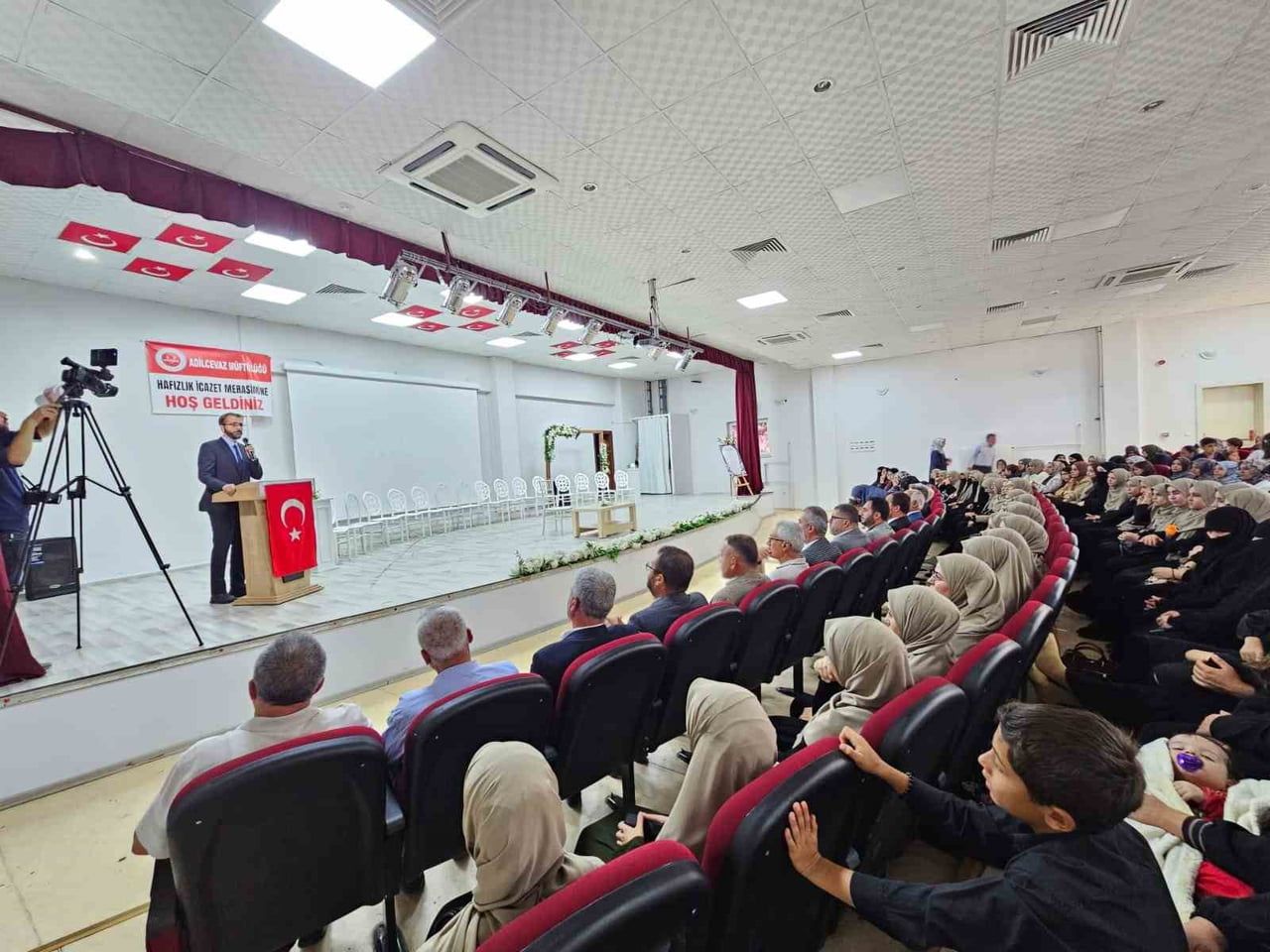 BİTLİS’İN ADİLCEVAZ İLÇESİNDEKİ HATUNİYE YATILI HAFIZLIK KIZ KUR’ÂN KURSU’NDA HAFIZLIK...