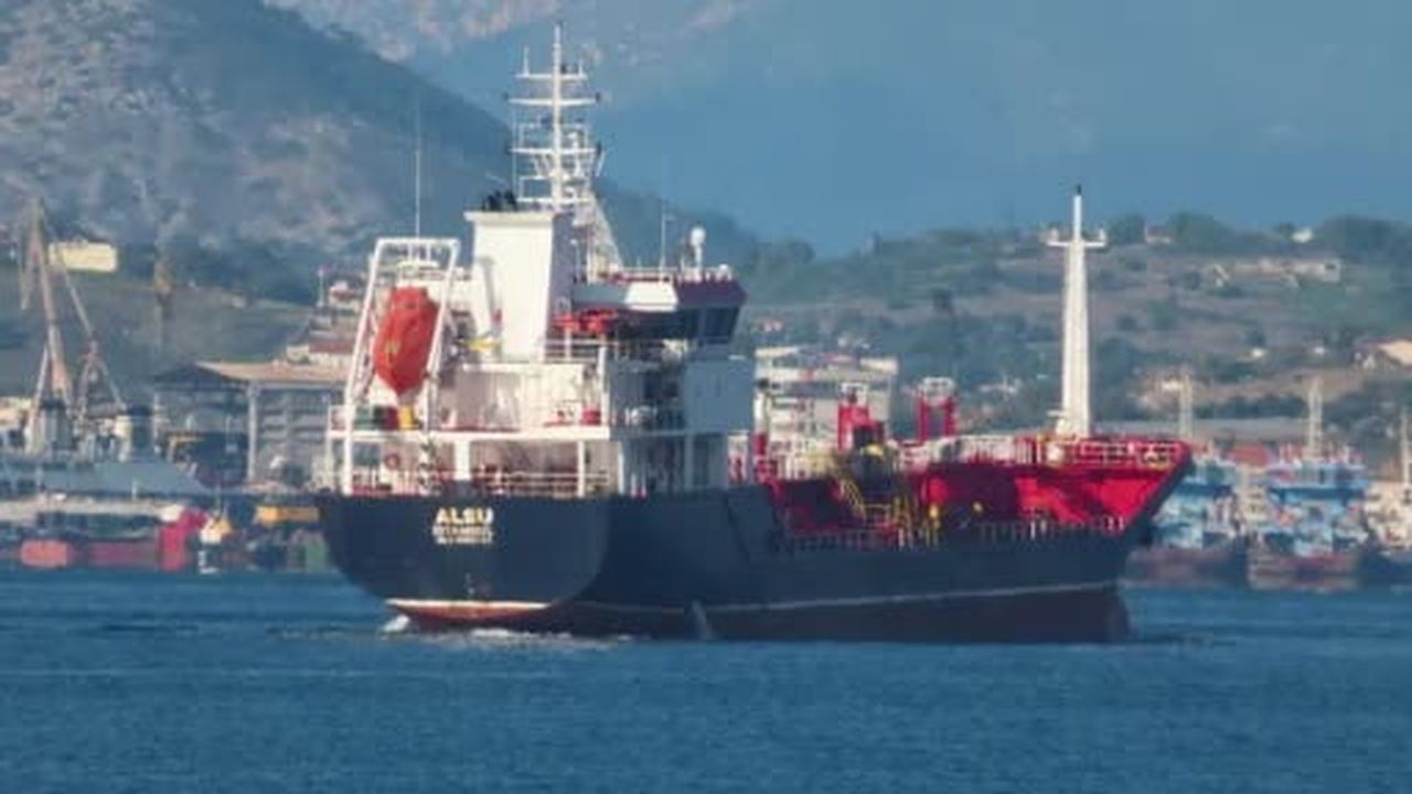 Silivri açıklarında çarpışan iki gemi kaptanının telsiz kayıtları ortaya çıktı: "Alsu, iskeleye...