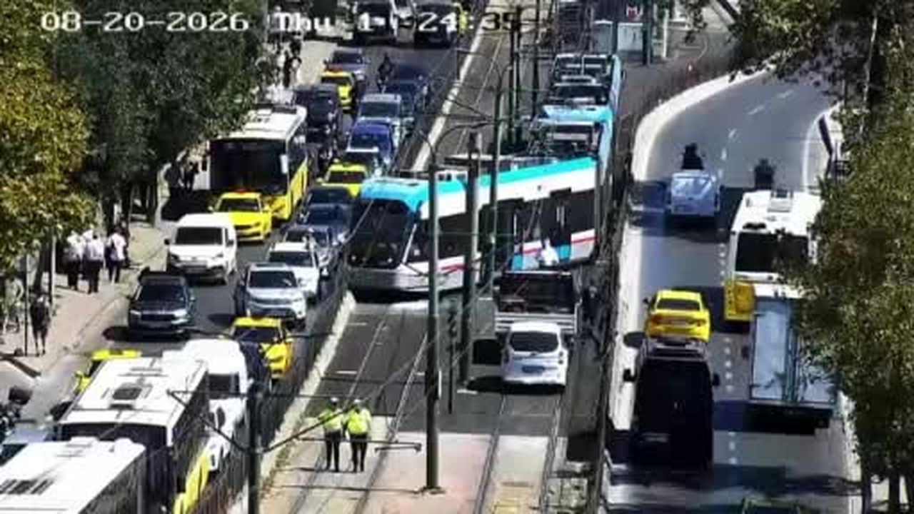 Kabataş-Bağcılar seferini yapan tramvay Fındıklı istasyonunda raydan çıktı