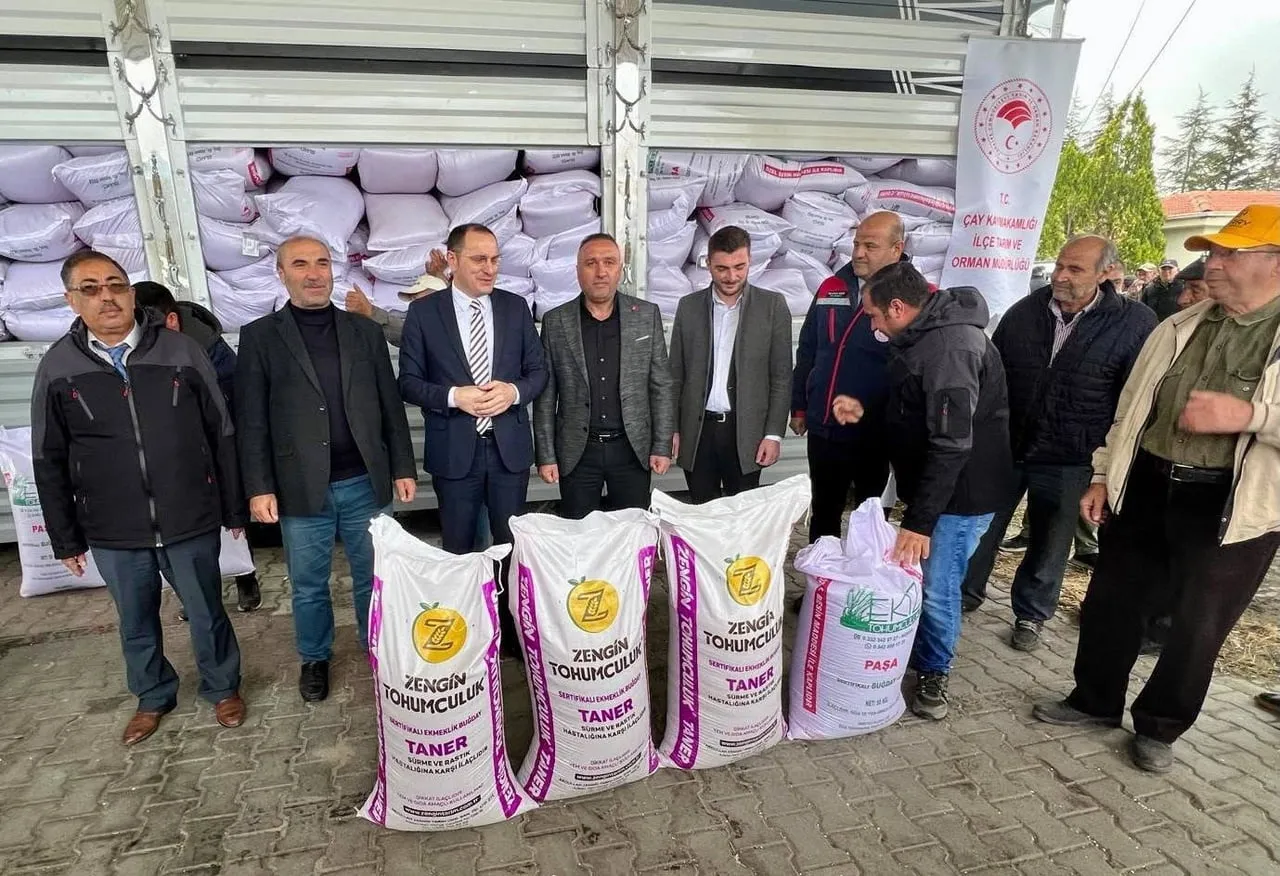AFYONKARAHİSAR’IN ÇAY İLÇESİNDE ÜRETİCİLERE YÜZDE 50 HİBELİ TOPLAM 56 TON BUĞDAY TOHUMU...