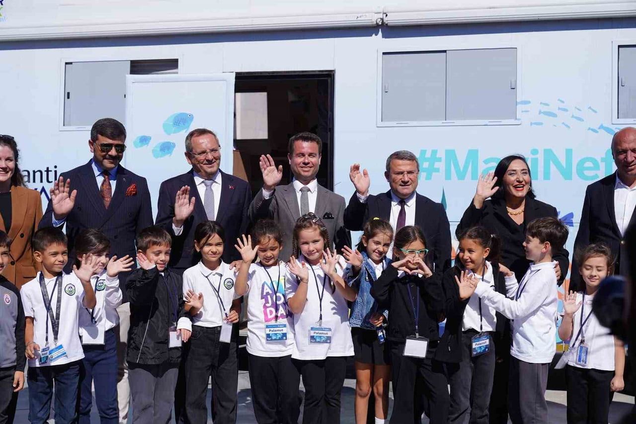 MAVİ NEFES EĞİTİM OTOBÜSÜ'NÜN İKİNCİ DURAĞI AYVALIK OLDU.