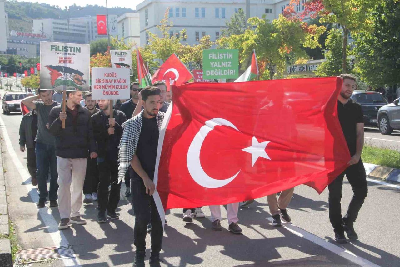 ORDU ÜNİVERSİTESİNDE (ODÜ) BİR ARAYA GELEN SİVİL TOPLUM KURULUŞLARI ÜYELERİ VE ÖĞRENCİLER...