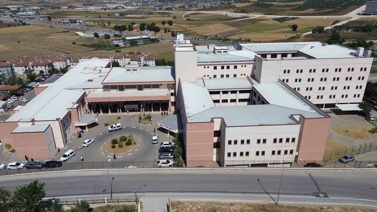 BURSA İL SAĞLIK MÜDÜRLÜĞÜ, TÜTÜN ÜRÜNLERİNE BAŞLAMA YAŞININ SON YILLARDA GİDEREK DÜŞMESİ SEBEBİYLE...
