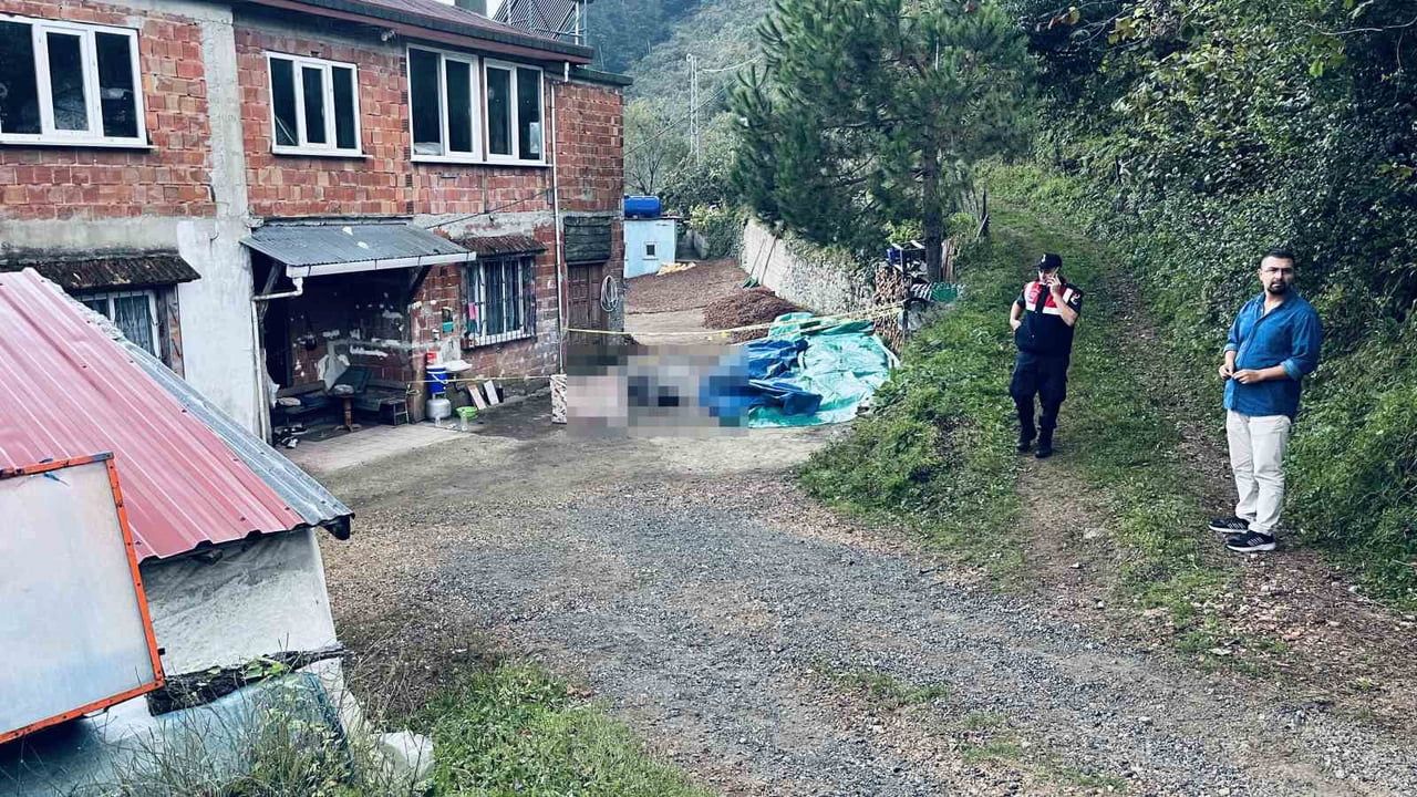 OLAYDA HAYATINI KAYBEDEN ALİ ÇAPLAYAN EVİNİN ÖNÜNDE CANSIZ BEDENİ
