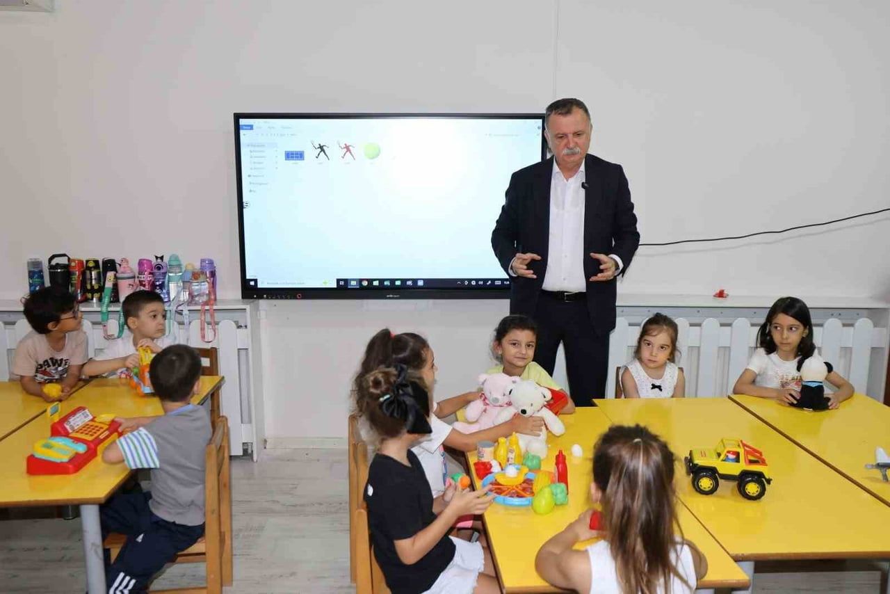 YUNUSEMRE BELEDİYE BAŞKANI SEMİH BALABAN, YENİ EĞİTİM-ÖĞRETİM YILININ BAŞLAMASI DOLAYISIYLA...