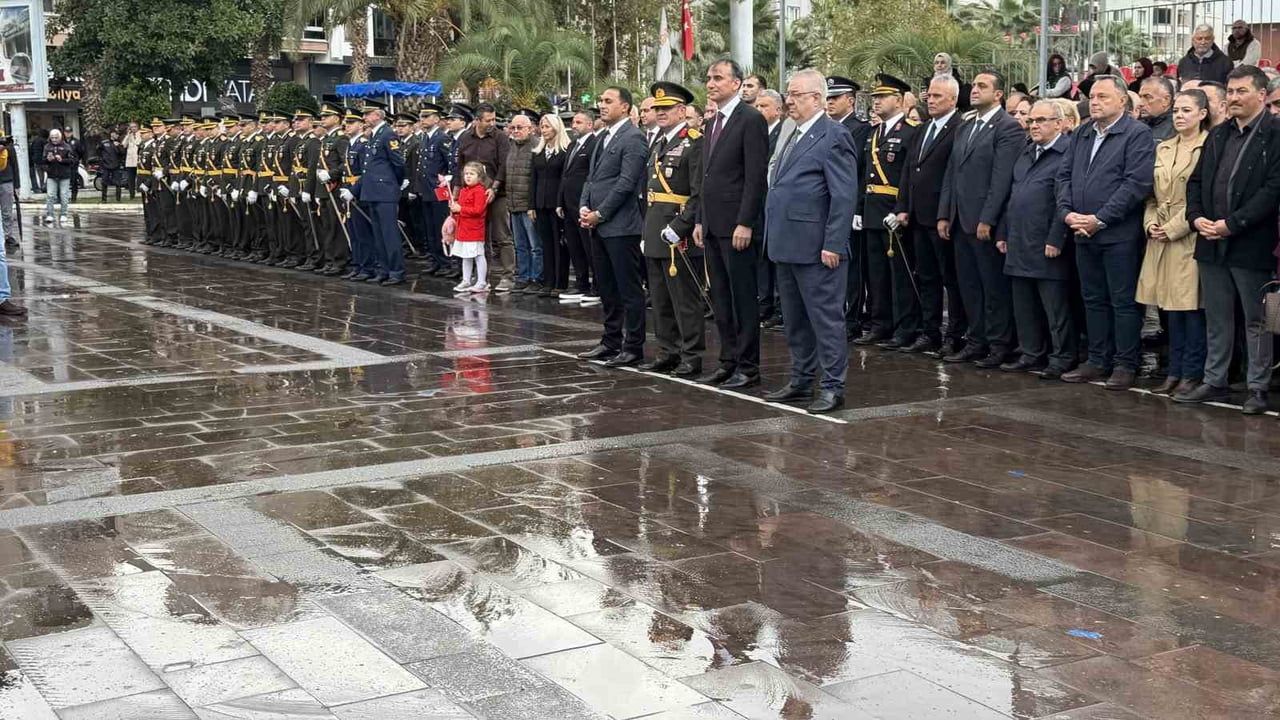 EDREMİT’TE 29 EKİM CUMHURİYET BAYRAMI’NIN 103. YIL DÖNÜMÜ KUTLAMALARI, ŞEHİT HAMDİ BEY MEYDANI’NDA...