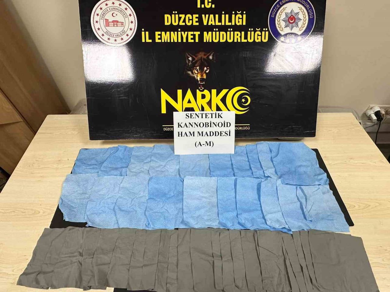DÜZCE’DE POLİS EKİPLERİNİN DÜZENLEDİĞİ UYUŞTURUCU OPERASYONUNDA, PİYASA DEĞERİ YAKLAŞIK 4 MİLYON...