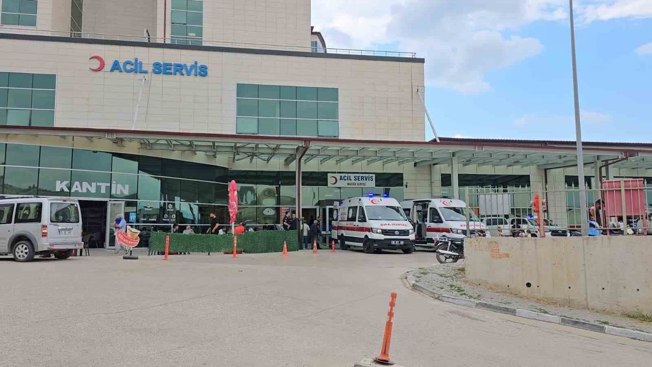 COŞKUN ÖCALAN'IN (35) CENAZESİ, OTOPSİ YAPILMAK ÜZERE VEZİRKÖPRÜ DEVLET HASTANESİ MORGUNA...