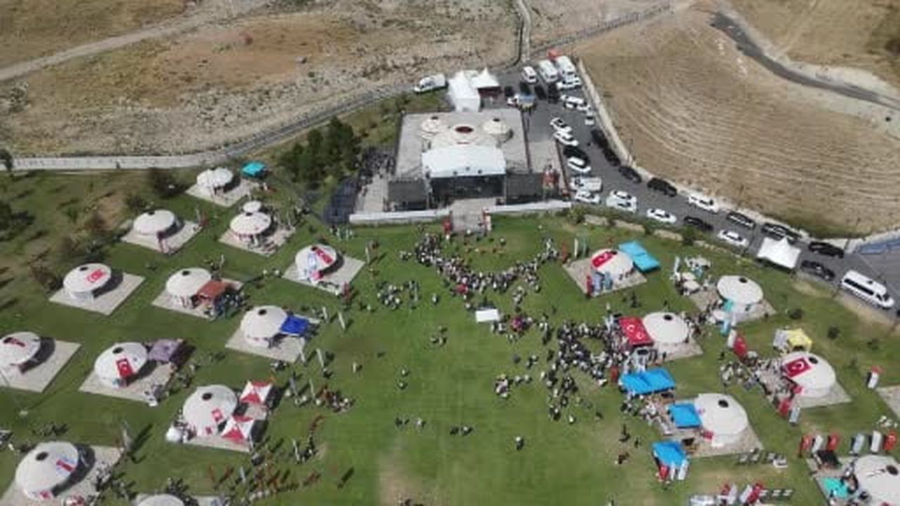 Malazgirt Zaferi'nin 955'inci yıl dönümü kutlamaları Ahlat'ta başladı
