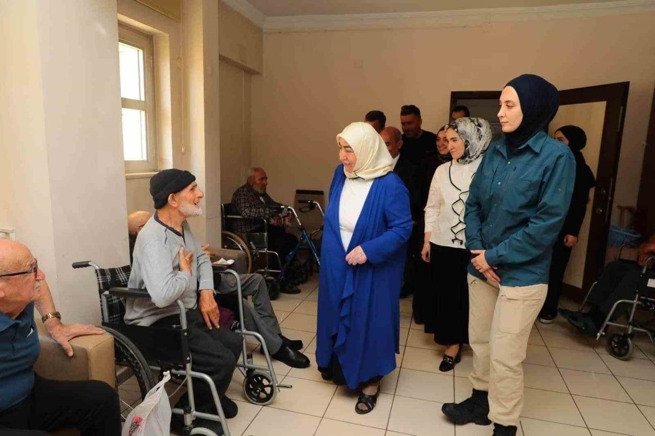 SEMİHA YILDIRIM'DAN HUZUREVİ SAKİNLERİNE ZİYARET