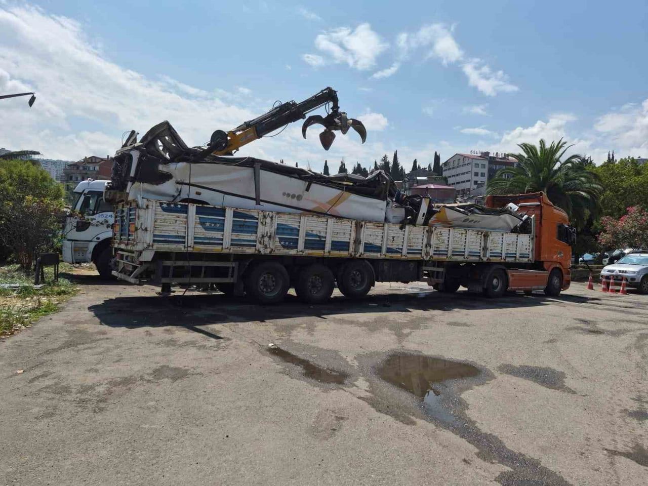 TRABZON BÜYÜKŞEHİR BELEDİYESİ, ARAÇ VE İŞ MAKİNESİ FİLOSUNU YENİ ARAÇLARLA GÜÇLENDİRİRKEN...