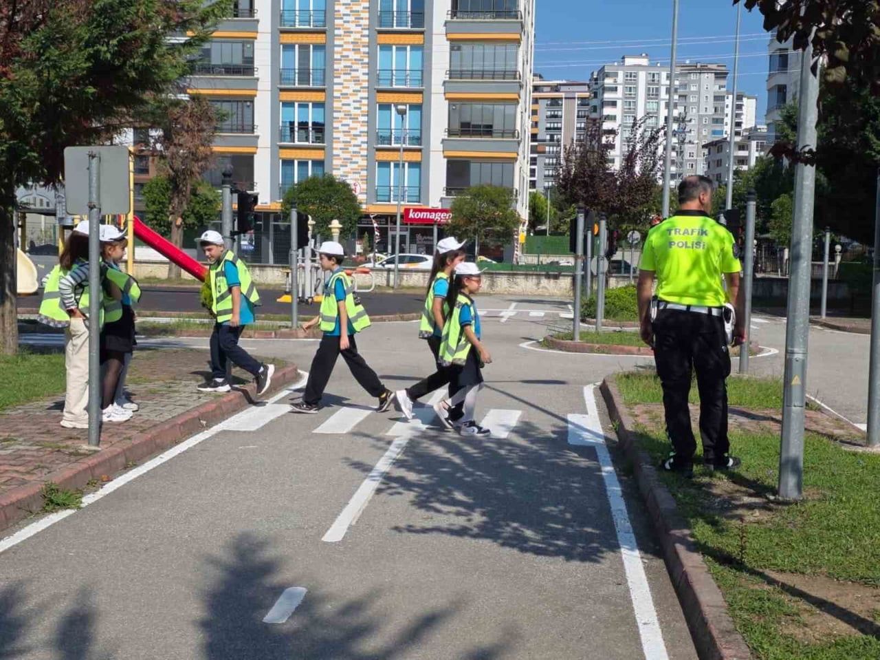 BU KAPSAMDA İHSAN KALKAVAN ÇOCUK TRAFİK EĞİTİM PARKI’NDA GERÇEKLEŞTİRİLEN UYGULAMALI EĞİTİMLERDE...