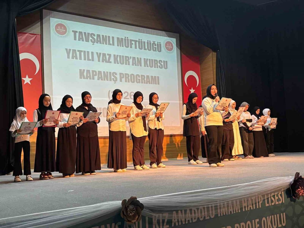 TAVŞANLI’DA YATILI YAZ KUR'AN KURSU KAPANIŞ PROGRAMI COŞKUYLA GERÇEKLEŞTİRİLDİ