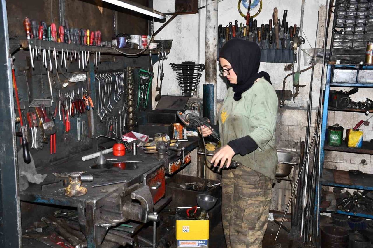 SAMSUN’UN VEZİRKÖPRÜ İLÇESİNDE YAŞAYAN 20 YAŞINDAKİ NURSENA KANDEMİR, ÇOCUKLUĞUNDAN BU YANA İÇİNDE...