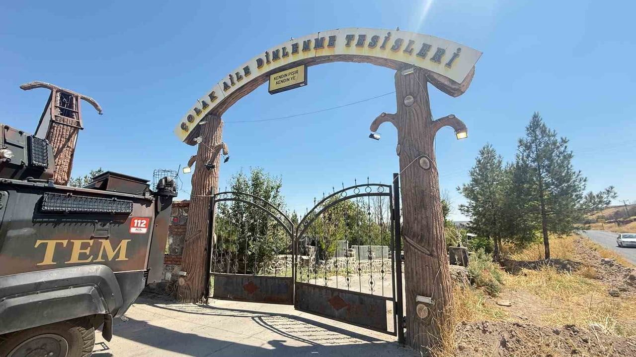 DİYARBAKIR’IN SUR İLÇESİNDE İKİ TARAF ARASINDA ALACAK VERECEK MESELESİ NEDENİ İLE ÇIKAN SİLAHLI...