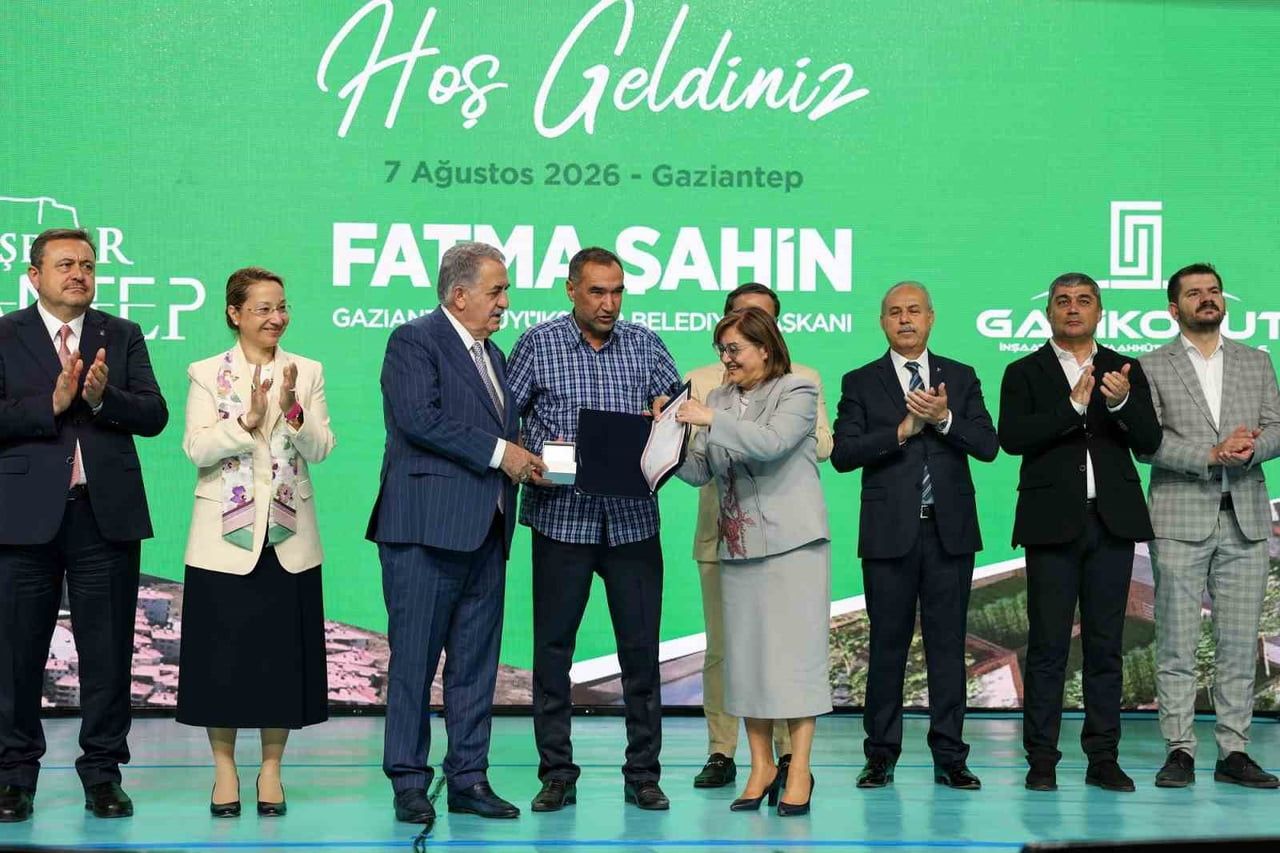KUZEYŞEHİR VE GÜNEYŞEHİR'DE BİN KONUTUN KAT VE DAİRE KURASI TÖRENLE ÇEKİLDİ