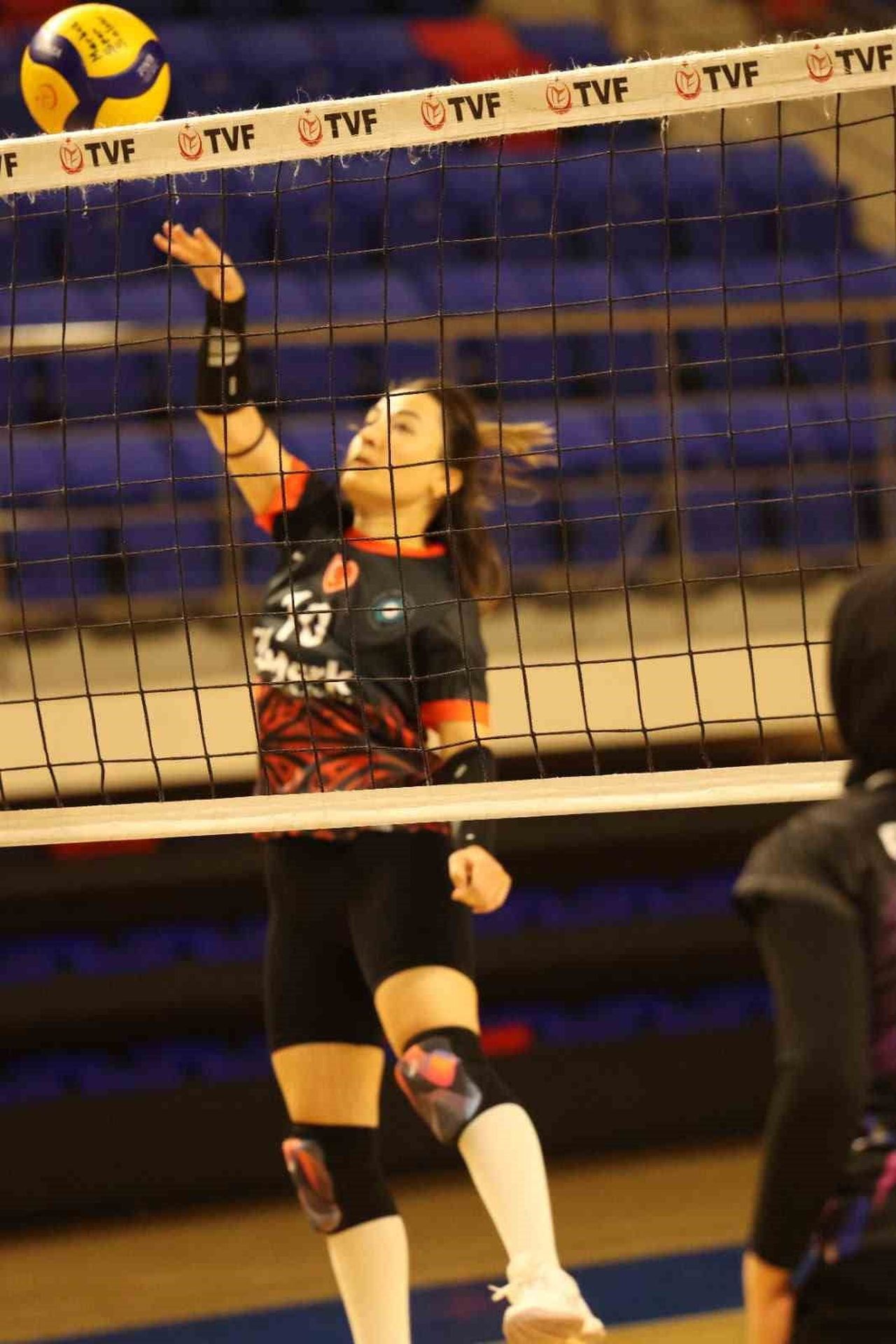 NİĞDE’DE KADINLAR VOLEYBOL TURNUVASININ ŞAMPİYON BELLİ OLDU