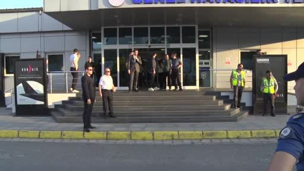 Trabzonspor’un yeni transferi Muhammed Salah, Trabzon’a gitmek üzere İstanbul Atatürk Havalimanı...