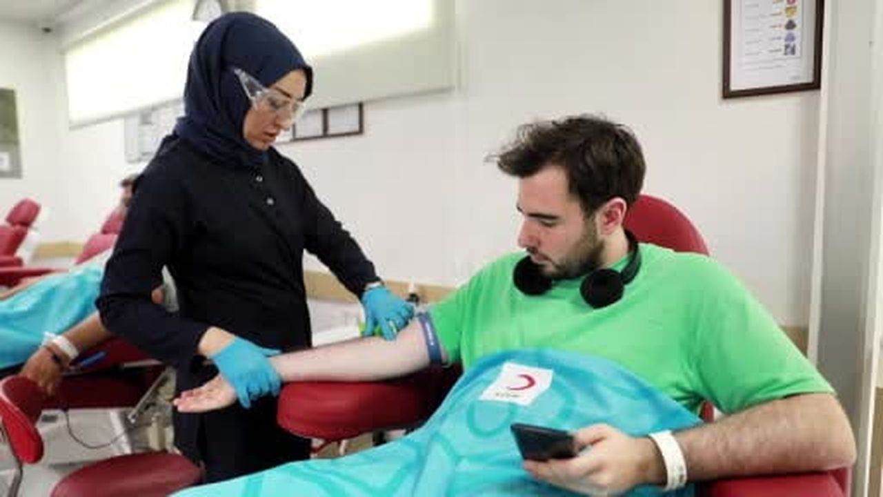 En yüksek kan bağışı oranı 20 yaşındaki gençlerde görüldü