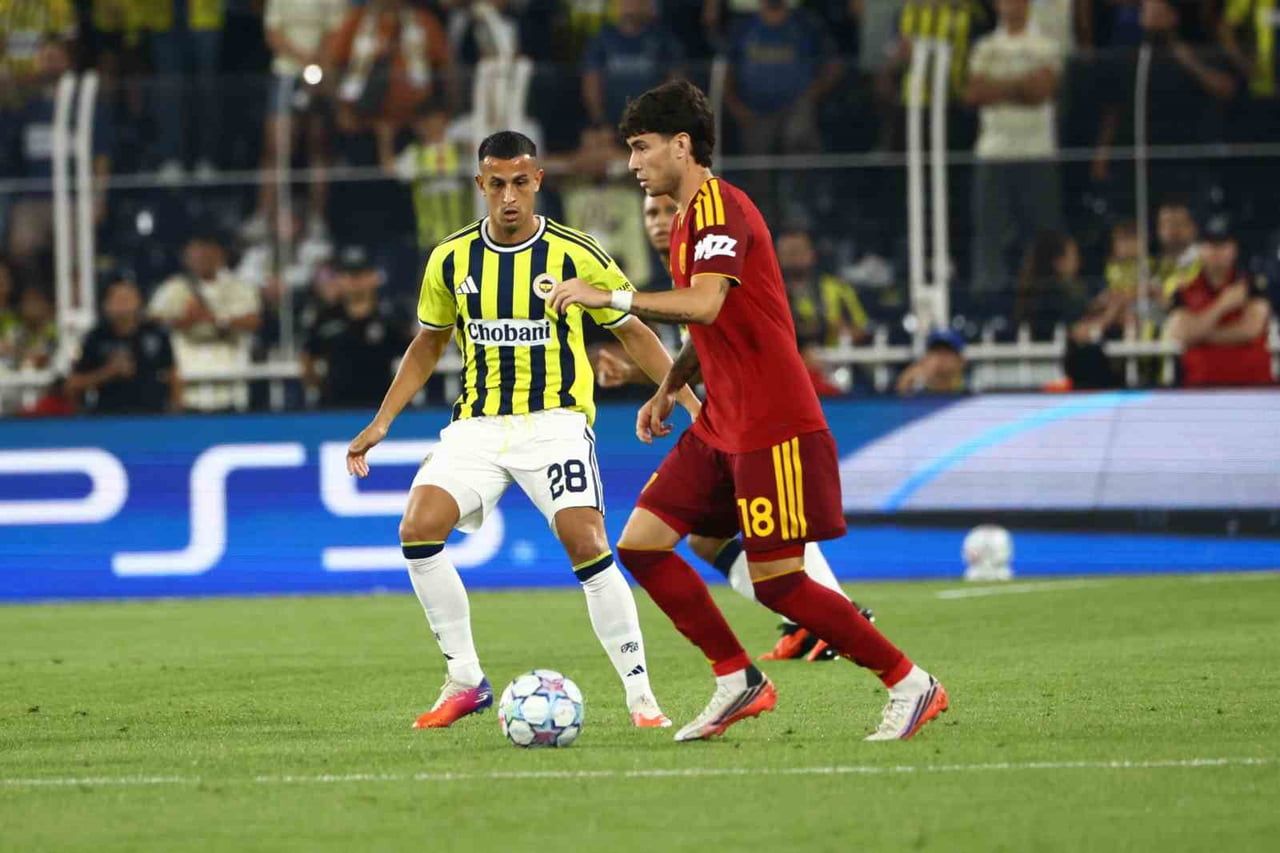 FENERBAHÇE’NİN ROMA İLE OYNADIĞI MAÇTA BARTUĞ ELMAZ, YAŞADIĞI SAKATLIK NEDENİYLE MAÇA DEVAM...
