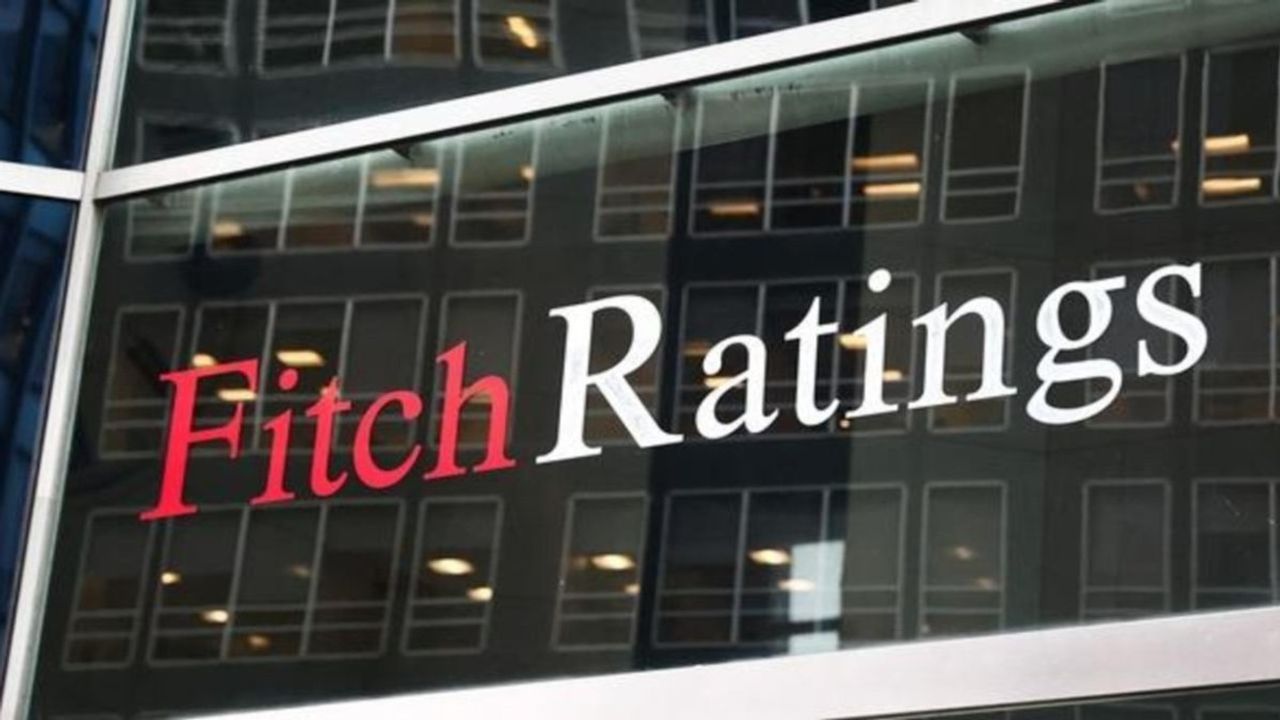 Fitch'ten iki yıl sonra bir ilk: Türkiye'nin kredi notu negatiften çıktı