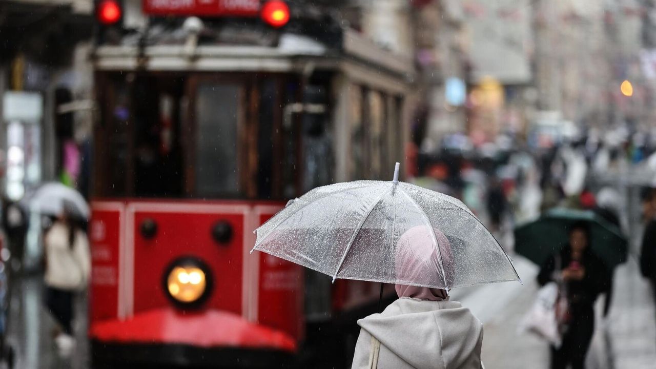 AKOM'dan İstanbul'a Uyarı! Kış Geliyor: 64 İlde Fırtına ve Kar Uyarısı