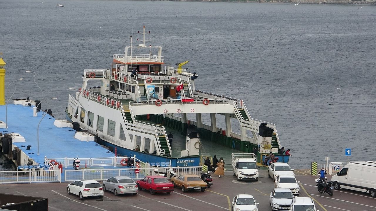 Fırtınanın Etkileri Sürüyor: Boğaz Gemi Trafiğine Kapatıldı!