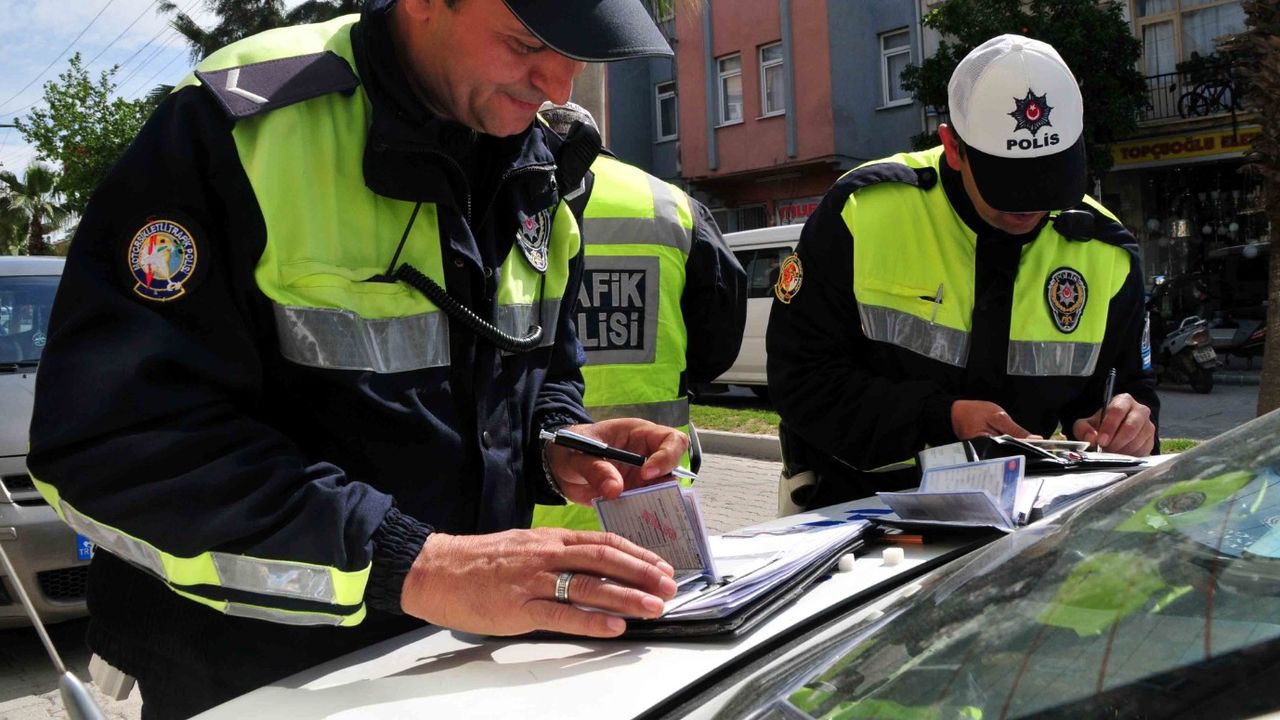 Trafikte bunu sakın yapmayın! Öyle bir cezası var ki: Öğrenen diken üstünde duruyor