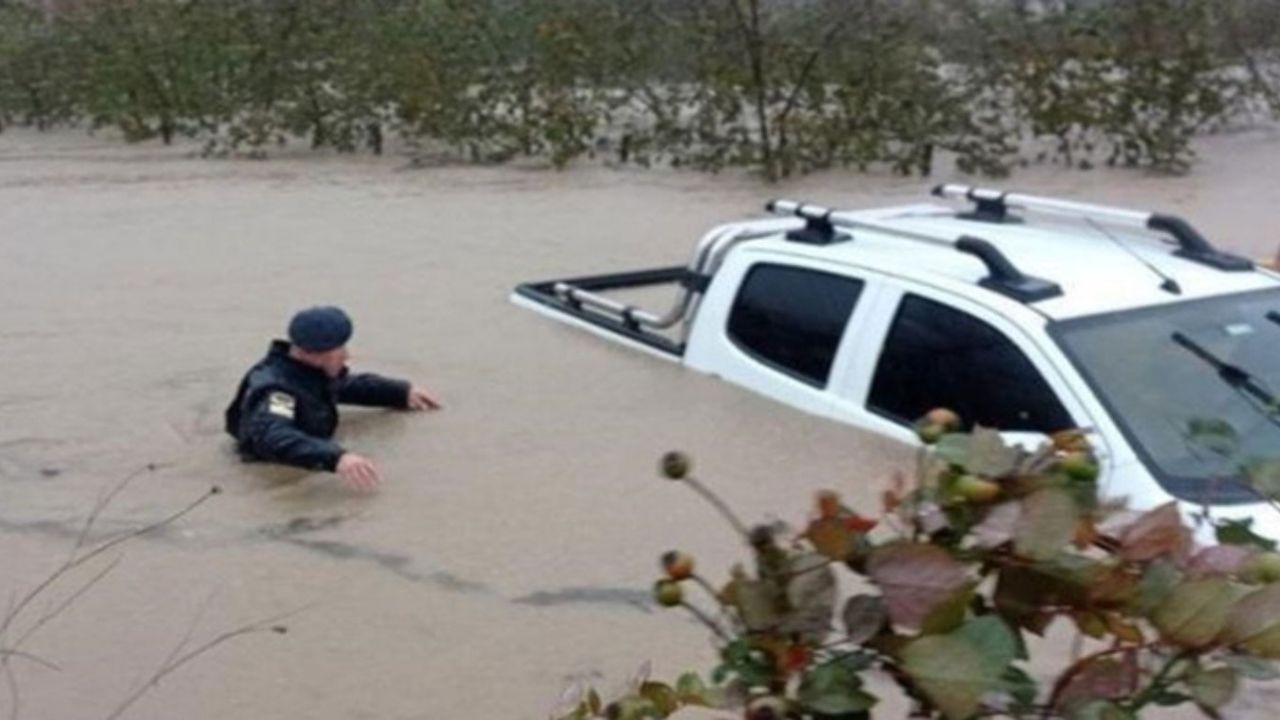 Türkiye'yi fırtına,sağanak ve su baskını vurdu! 15 kişi kayıp ve 2 kişi de hayatını kaybetti