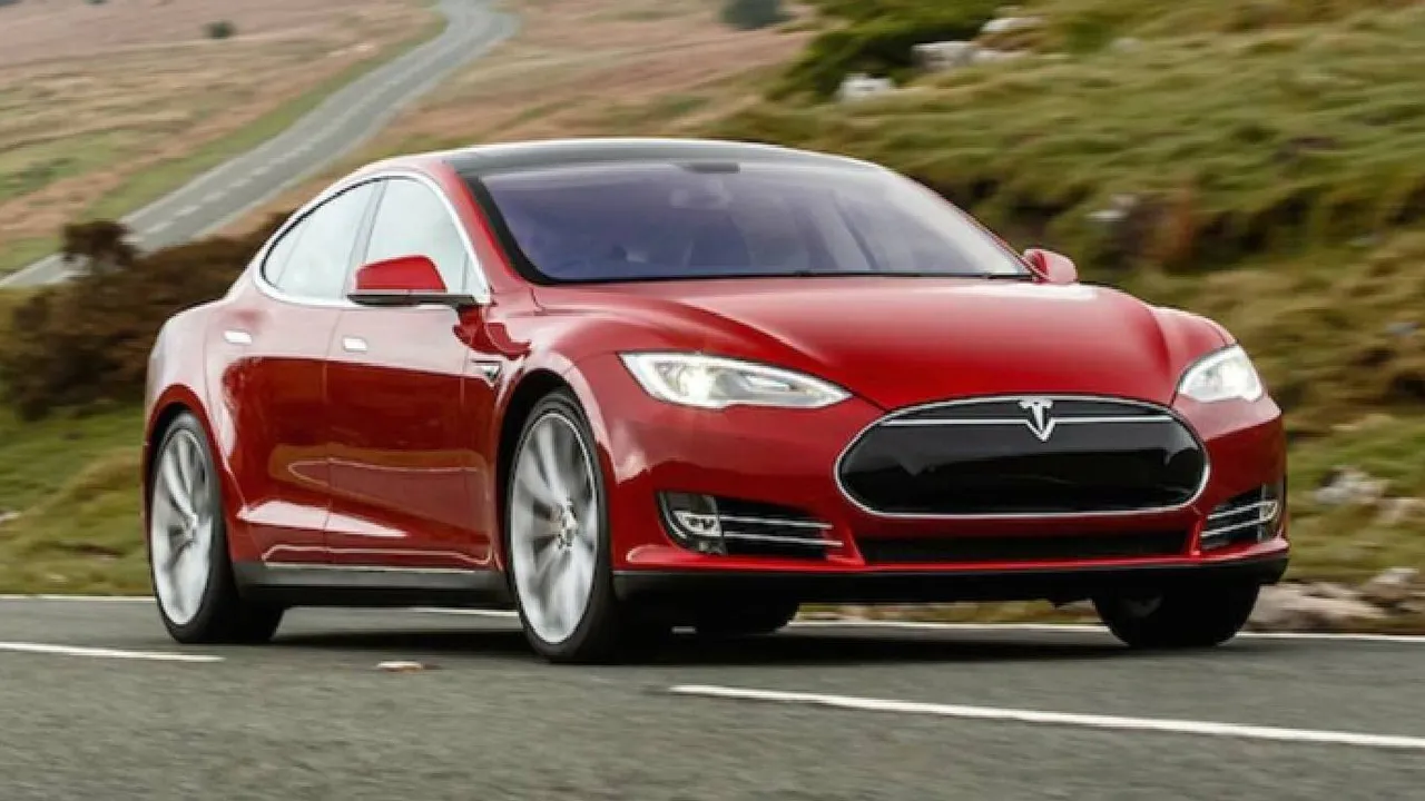 Ucuz otomobil furyasına Tesla da dahil oldu! Türkiye fiyatı alıcılara oh be dedirtecek