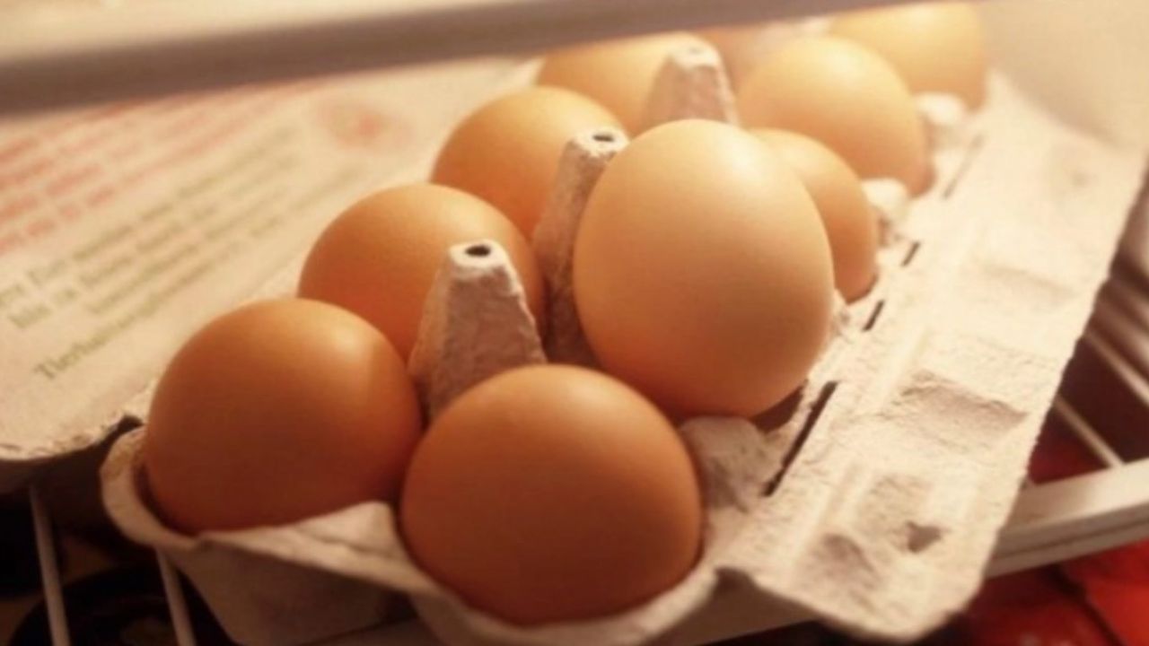 Yumurta ne çatlayacak ne patlayacak! Haşlarken suya 1 adet ekleyenler mucizeye şahit oluyor