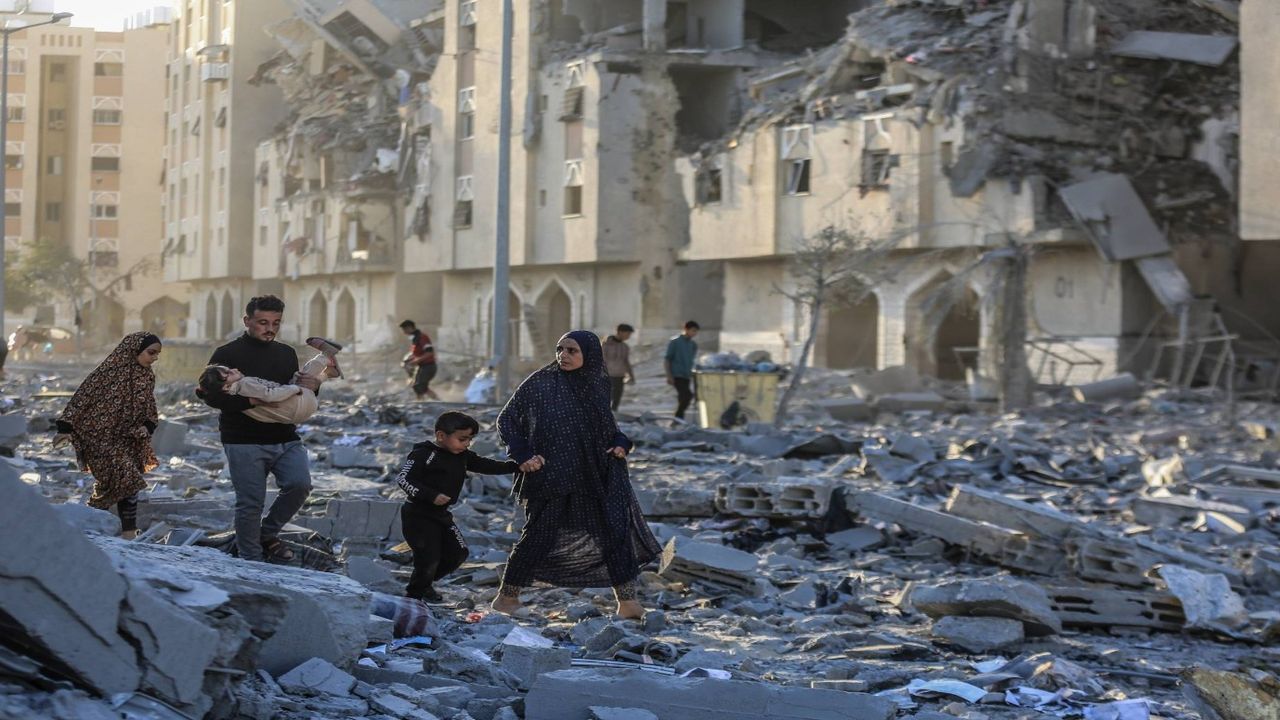 Birleşmiş Milletler'den açıklama: Gazze'de güvenli bir yer yok! Gazze kuzey ve güneyden bombardıman altında!