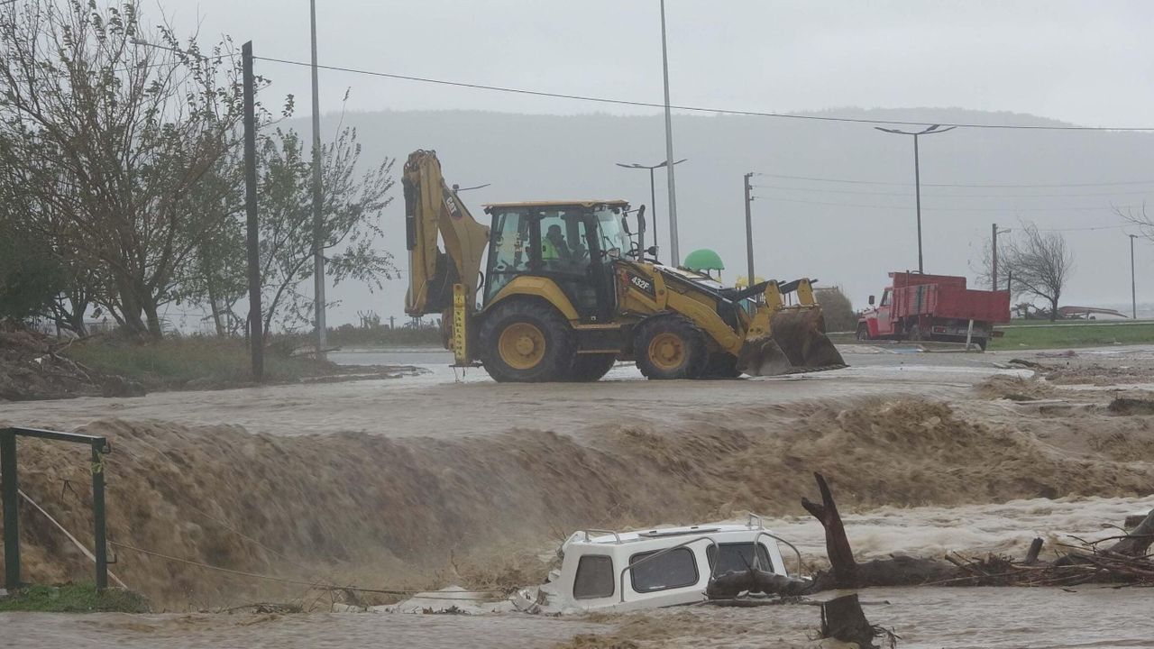 Çanakkale'de Kerpez Çayı taştı: Bölgede motosiklet kullanımı yasaklandı