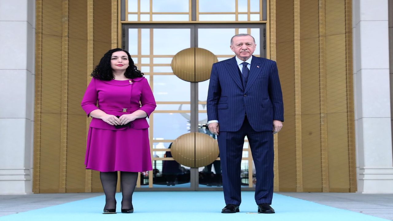 Cumhurbaşkanı Erdoğan Osmani-Sadriu ile bir araya geldi